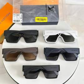 Picture of Louis Vuitton Sunglasses _SKUfw79398952fw
